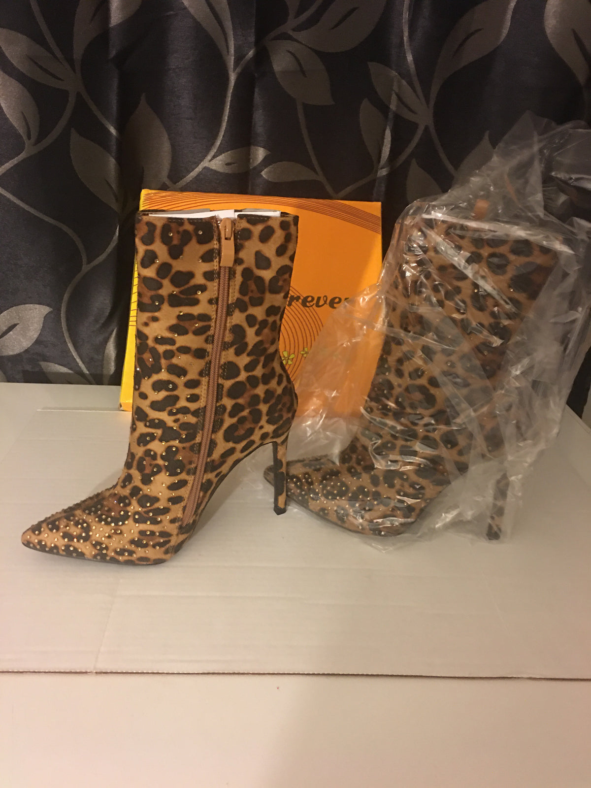 Botines con tacón de leopardo de Forever Cat Walk