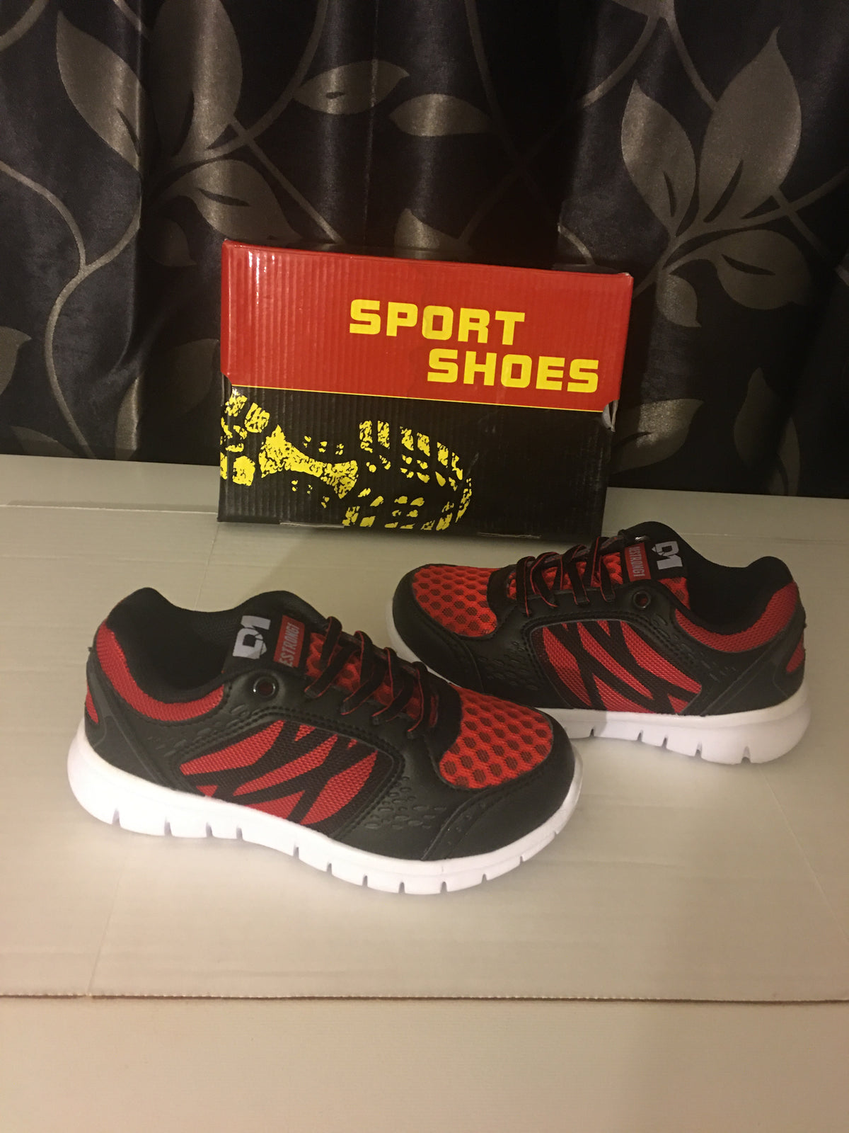 Deportivas Niño Rojas y Negras