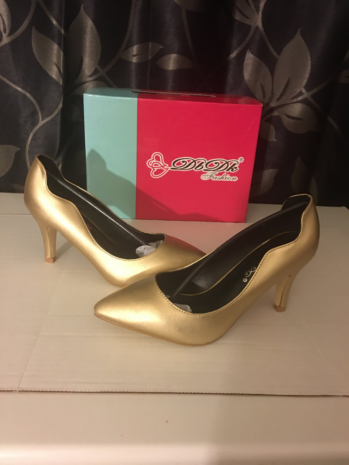 Tacones dorados DbDk