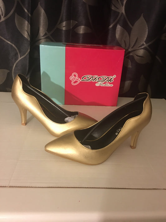 Tacones dorados DbDk